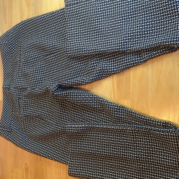Express Columnist Pants Black/White Patterned 4R - Picture 7 of 9